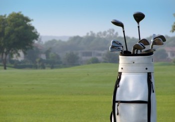 ゴルフバッグを上手に収納する方法 自宅以外に保管する選択肢も アルファトランク 公式ブログ